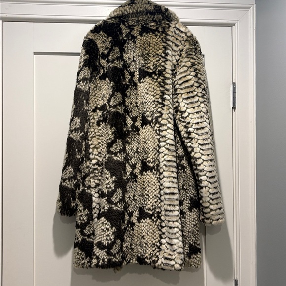 Dolce Cabo Black and Cream Jacket - Picture 3 of 4